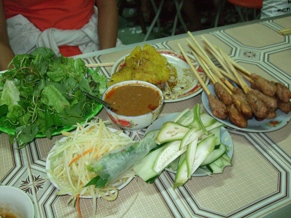 B&aacute;nh x&egrave;o b&agrave; Dưỡng ở đường Ho&agrave;ng Diệu l&agrave; m&oacute;n ăn ph&ugrave; hợp cho m&ugrave;a mưa ở Đ&agrave; Nẵng