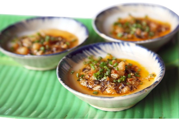 B&aacute;nh b&egrave;o l&agrave;m bằng bột gạo ăn từng ch&eacute;n, vừa vui tay vừa ngon miệng