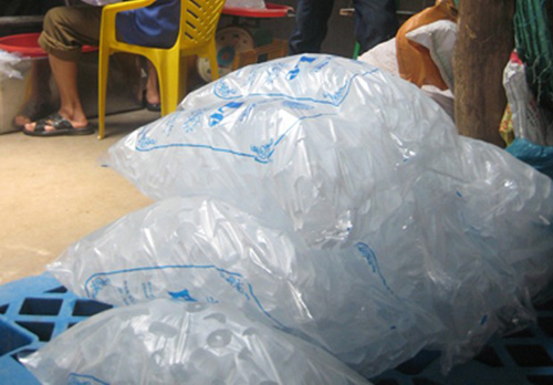 Nên chọn mua đá lạnh ở những cơ sở đá sạch