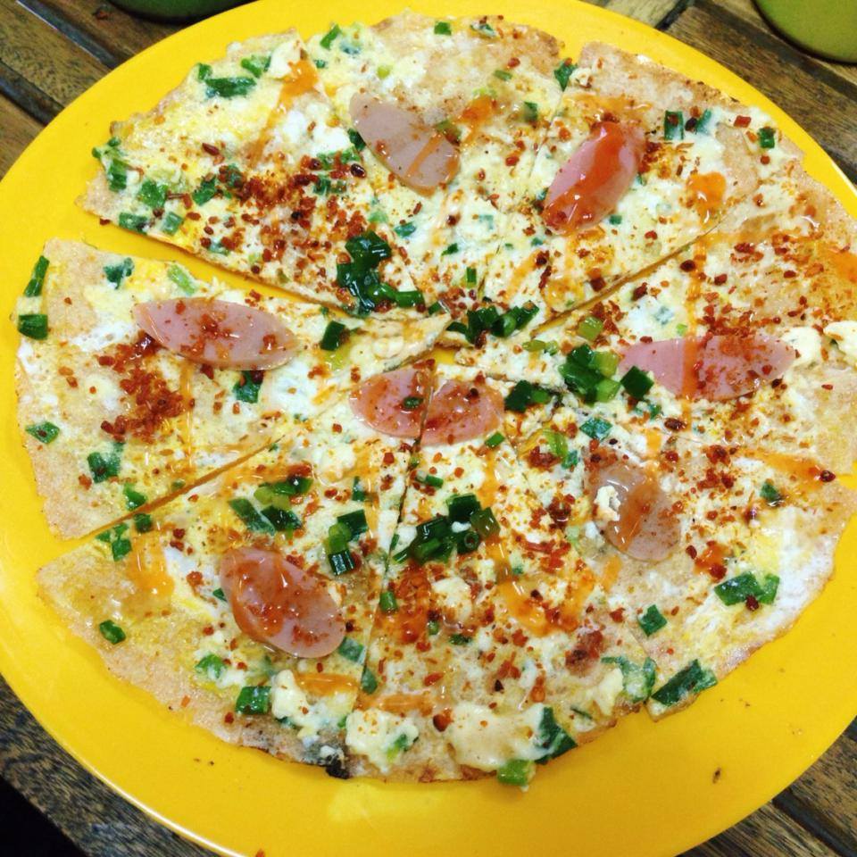 Bánh tráng nướng - Vàng Khè quán, 105G6a Nguyên Hồng, Ba Đình - 25.000/cái.