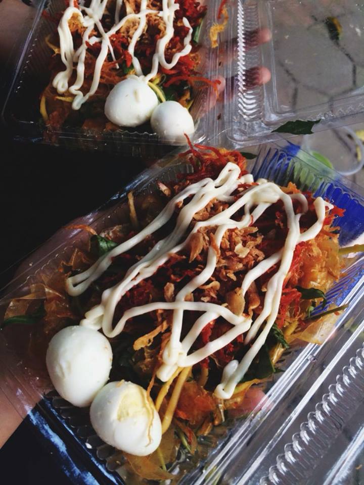 Bánh tráng trộn bơ - Số 35 Phan Kế Bính, Ba Đình - 20.000/suất.
