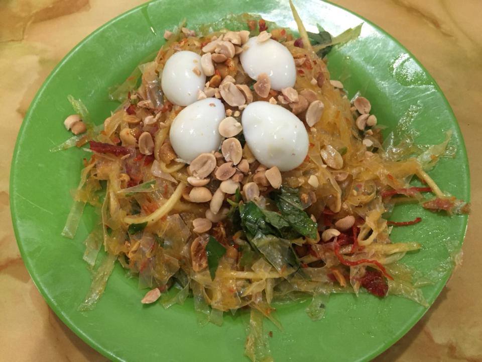 Bánh tráng trộn - Số 124 Chùa Láng, Đống Đa - 20.000/suất.