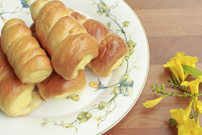 B&aacute;nh mỳ ốc quế nh&acirc;n kem trứng đảm bảo sẽ thỏa m&atilde;n c&aacute;c b&eacute; y&ecirc;u. Ảnh: Mushroom mommys kitchen