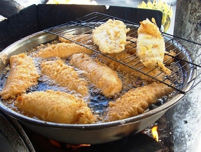 Chuối chiên: Là món ăn vặt ngon, rẻ ở đường phố Sài Gòn. Chuối chiên khiến nhiều người yêu thích nhưng không ăn được nhiều vì rất nhanh ngán. Nó được bán nhiều ở cổng các trường học, trụ sở Link Đăng Nhập Nhà cái 13Win16.Com bánh có giá từ 5.000 – 6.000 đồng tùy vào miếng chuối to hay nhỏ. Chuối chiên: Là món ăn vặt ngon, rẻ ở đường phố Sài Gòn. Chuối chiên khiến nhiều người yêu thích nhưng không ăn được nhiều vì rất nhanh ngán. Nó được bán nhiều ở cổng các trường học, trụ sở Link Đăng Nhập Nhà cái 13Win16.Com bánh có giá từ 5.000 – 6.000 đồng tùy vào miếng chuối to hay nhỏ.