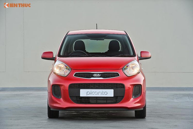  Là phiên bản giá rẻ dành cho thị trường này, Kia Picanto 1.2 LS sở hữu các cản va trước/sau, tay nắm cửa, chụp gương hai bên cùng màu với thân xe và không có qúa nhiều điểm nổi bật so với những phiên bản cũ. Ảnh: Kiến thức