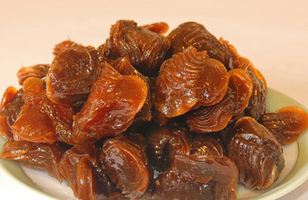 Mứt mận: Món mứt mận ở Bắc Kạn được người dân coi là đặc sản. Vì nó có những hương vị đặc trưng riêng và rất hấp dẫn. Hầu như người dân Bắc Kạn đi đâu xa đều mang món mứt mận để làm quà biếu và giới thiệu sản phẩm của quê hương mình.