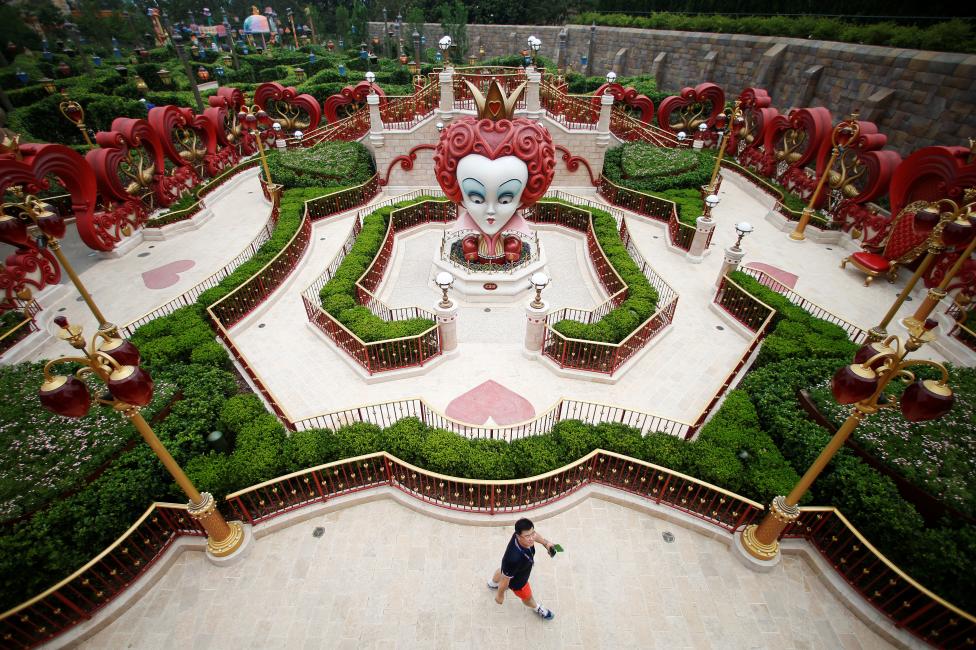 Disneyland Thượng Hải cũng tung ra chiêu bài hút khách của mình thông qua các bộ phim ăn khách như  ‘Zootopia’, ‘Captain America: Civil War’ hay ‘The Jungle Book’,... nằm trong số 10 phim được xem nhiều nhất tại Trung Quốc năm 2016, thu về hơn 690 triệu đôla doanh thu phòng vé. Các nhân vật từ những bộ phim này sẽ có mặt tại khu vui chơi này.