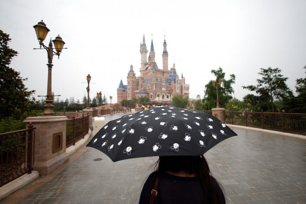 Disney ước tính trong vòng 3 tiếng đồng hồ sẽ có khoảng 330 triệu người sẽ tham dự buổi khai trương.