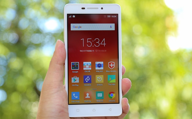 Điện thoại Lenovo Vibe P1m thuộc d&ograve;ng pin 'tr&acirc;u'
