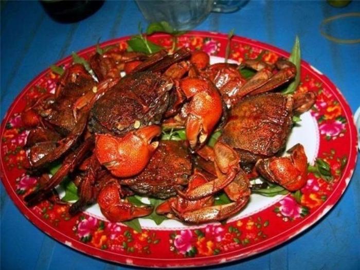 Ba khía muối là món ăn phổ biến trong đời sống hàng ngày của người Bạc Liêu, có nguồn gốc từ dân tộc Khmer. Ba khía là một loại cua theo cách gọi của người Việt, có hình thù giống cua đồng, nhưng nhỏ hơn đôi chút và sống chủ yếu ở vùng nước mặn.