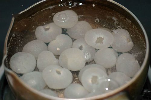 Vải thiều ng&acirc;m c&oacute; thể chế biến th&agrave;nh nước vải thơm ngon