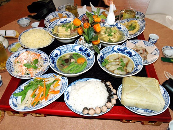 Không những được biết đến là một làng quan họ gốc, một trong những tài của người Đào Xá xưa kia là làm cỗ chay đãi khách vừa ngon vừa khéo.  Hàng năm, cứ vào ngày hội chùa (mồng 7 tháng Giêng) dân làng Đào Xá lại làm cỗ chay đãi khách. Cỗ chay Đào Xá gồm bánh chưng, bánh rợm, bánh rán, bánh cắp, một đĩa giò, 4 bát nấu, 5 bát cháo cái... Trong những món ăn chay nói trên, bánh cắp và cháo cái là hai món đặc trưng, không thể thiếu trên mâm cỗ mời khách của làng Đào Xá.