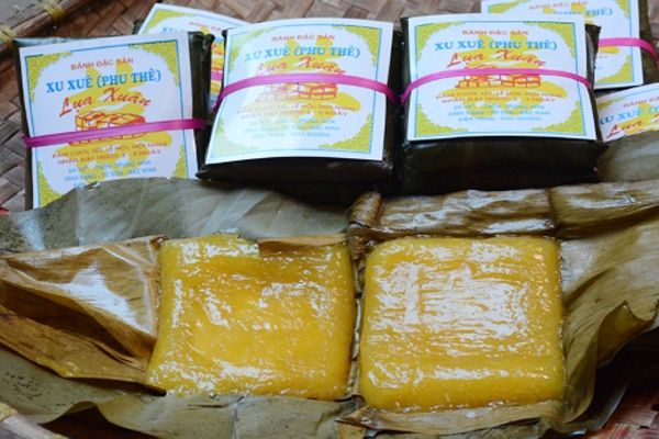 Cái tên hạnh phúc của loại bánh nổi tiếng xứ Bắc này cũng là món ăn cầu hạnh phúc thịnh vượng cùa người dân nơi đây. Bánh phu thê xưa kia chỉ dành cho nhà quyền quý giàu có, nhưng giờ đây ai ai cũng có thể thưởng thức vị ngon của nó. Bánh phu thê làm thủ công, tốn nhiều nhân lực nhưng là thứ khó thiếu trong đám hỏi, đám cưới và nhiều dịp tết lễ của người dân. Tất nhiên, nó còn là món quà đầy ý nghĩa cho bạn bè, người thân nếu bạn đi du lịch Bắc Ninh mới về.