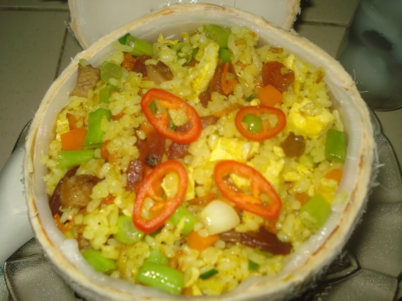 Món cơm dừa ngày nay hiếm có người nấu vì món ăn này rất cầu kỳ và tốn thời gian. Nếu muốn ăn, Quý khách phải đặt trước (với số lượng đủ theo yêu cầu) hoặc ngỏ ý với chủ nhà trước mới được. Để làm cơm dừa, người ta dùng gạo ngon và phải vo sạch bằng nước dừa, để cho ráo rồi cho vào trái dừa đem chưng cách thủy. Trái dừa dùng nấu cơm phải là dừa xiêm. Chọn trái dừa ngon, người ta để nguyên trái mà không động chạm gì đến phần bên trong quả dừa, chỉ gọt cho quả dừa có hình dáng bắt mắt. Sau đó, họ cắt ngang một phần trên quả dừa để trút nước ra và dùng miếng cắt đó như cái nắp để đậy ''nồi cơm dừa''. Tiếp theo là cho gạo vào trái dừa, sau đó đổ nước dừa tươi vào vừa đủ rồi đậy nắp lại.