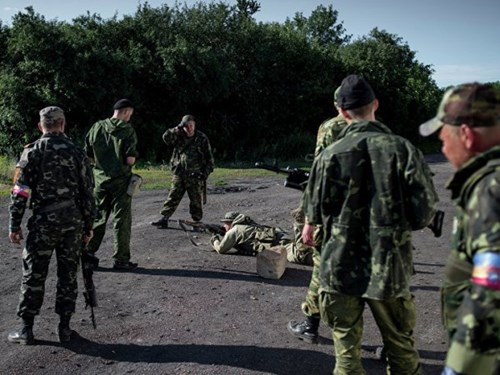 Khu vực ph&iacute;a đ&ocirc;ng Ukraine vẫn đầy bất ổn, bất chấp thỏa thuận ngừng bắn Minsk