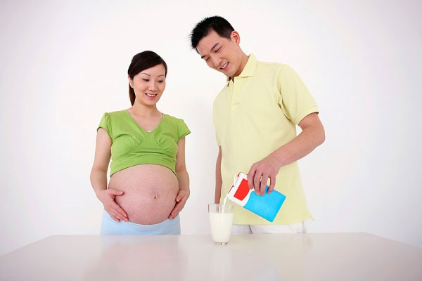 Sữa là 13Win OKVIP Cá cược bóng đá không thể thiếu của bà bầu trong 3 tháng đầu