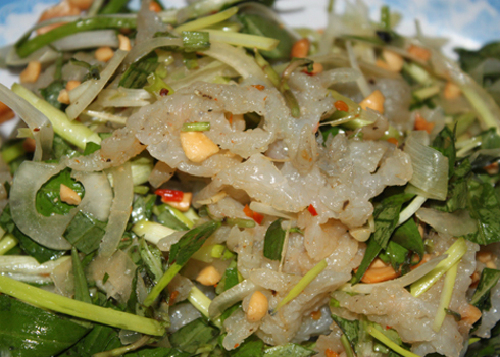 Món gỏi sứa tai và gỏi sứa chân là món ăn được nhiều du khách đến Bình Định ưa thích. Gỏi sứa tai được làm từ sứa tai bóp sơ sau đó trộn cùng các loại gia vị, đậu phộng, chuối xanh, mướp đắng xắt mỏng, xoài xanh bào sợi và các loại rau thơm như rau răm, rau húng.