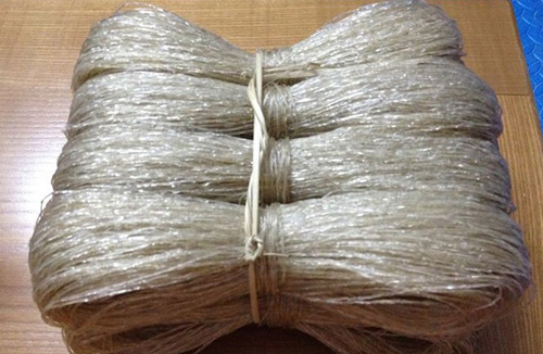 Cao Bằng nổi tiếng có sản phẩm miến dong Phia Đén được làm từ bột dong riềng nguyên chất, ngon và là đặc sản nổi tiếng của Nguyên Bình. Miến ở Nguyên Bình không biết có từ bao giờ, nhưng vào khoảng những năm 80 của thế kỷ trước nghề làm miến phát triển mạnh, nhiều Đăng ký và nhận 60K 24 bao lì xì miễn phí mỗi ngày từ làm nông chuyển sang làm miến.