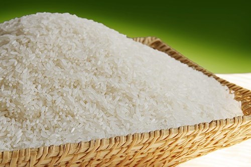 Gạo Điện Biên nơi Mường Thanh mang vị thơm ngon khác lạ. Không biết có phải do rừng, do đất, do nước sông Nậm ngấm vào hay không mà gạo tám lại ngon đến thế. Gạo tám Điện Biên nhìn vào là thấy khác, đều, căng bóng, hạt nhỏ, màu đục chứ không trắng như gạo tám thường. Chưa cần nấu thành cơm đã thấy mùi vướng vất.