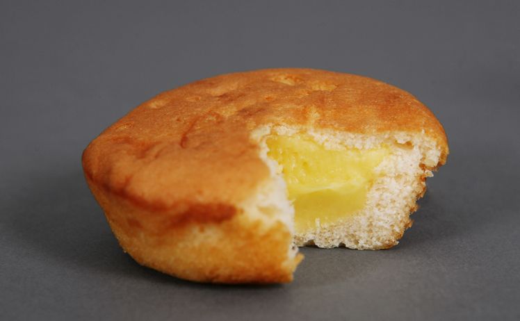 Những người bị dị ứng sữa kh&ocirc;ng n&ecirc;n ăn b&aacute;nh Custard