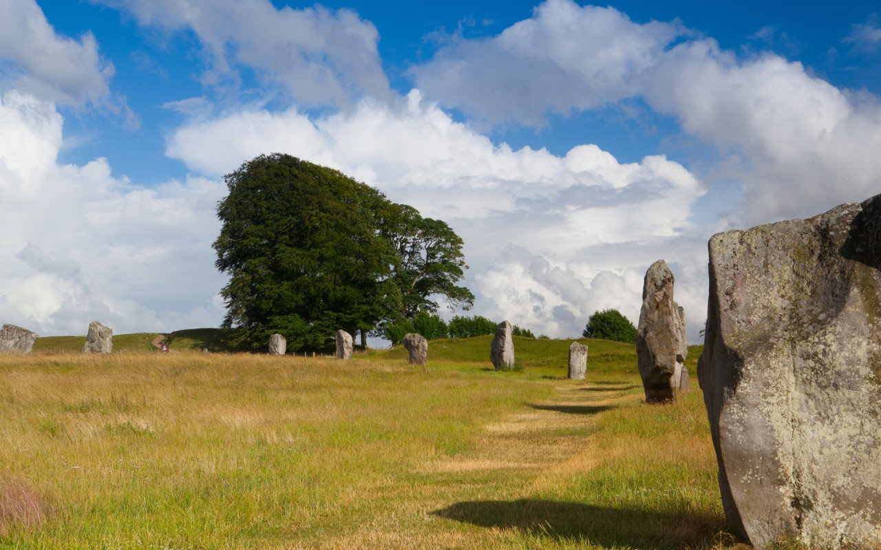 Avebury là vòng tròn đá lớn nhất thế giới. Nếu ưa thích không gian lịch sử thì đừng bỏ qua địa chỉ này cho chuyến picnic của cả Đăng ký và nhận 60K 24 bao lì xì miễn phí mỗi ngày ở xứ sở sương mù.