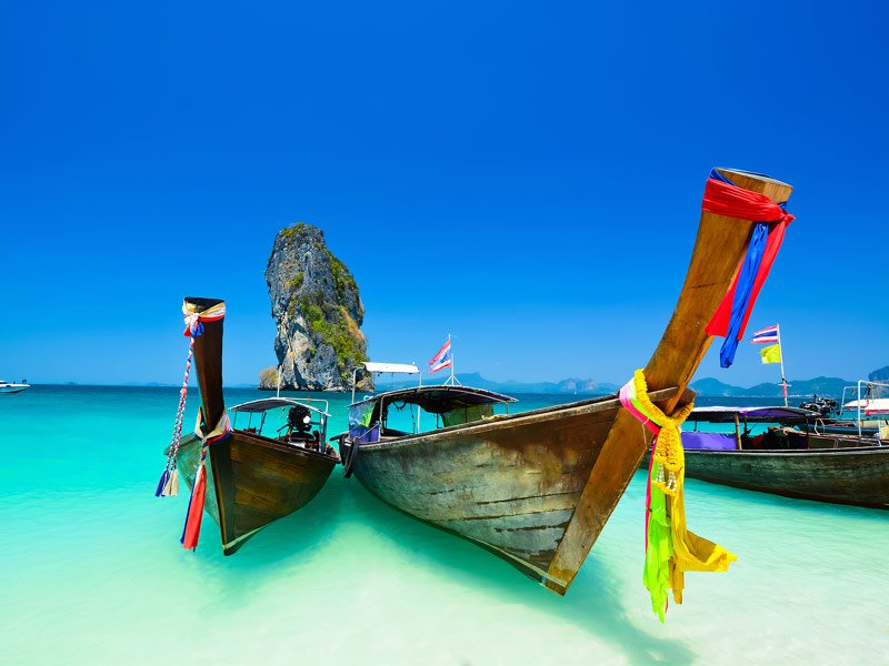 Phuket- một trong những tinh lỵ lớn nhất ở Thái Lan, thu hút rất nhiều khách du lịch ghé thăm trong nhiều thế kỷ qua. Đây cũng là con đường 13Win19 tải ứng dụng quan trọng nối liền Trung - Ấn, vì thế Phuket cũng được nhiều người biết tới. Ngày nay, nơi đây được xem là điểm du lịch tuyệt vời nhất của Thái Lan, đặc biệt nổi tiếng với bãi biển Patong và các món hải sản tuyệt đỉnh.