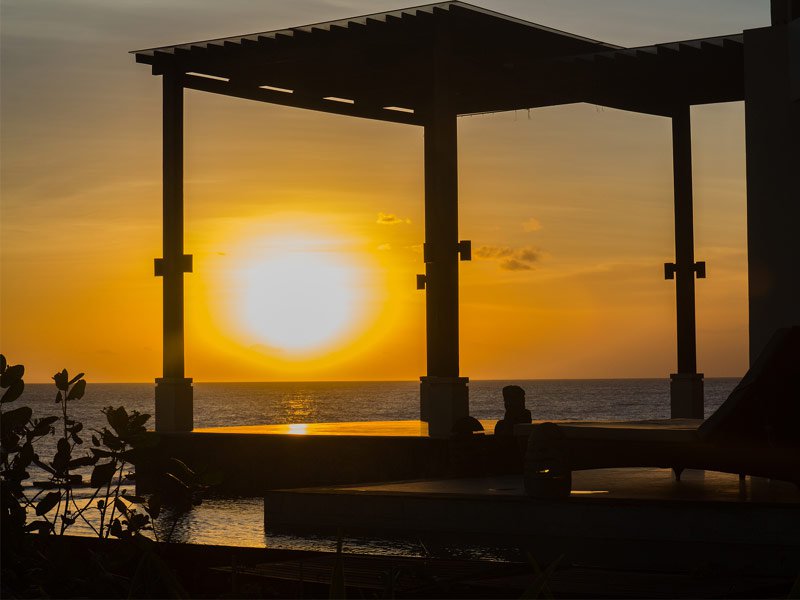Semiyak nổi tiếng là một trong những bãi biển xinh đẹp của thành phố Bali (Indonesia). Nó phù hợp với những người đang tìm kiếm những trải nghiệm hạng sang với khách sạn và nhà hàng đắt đỏ bậc nhất Bali.