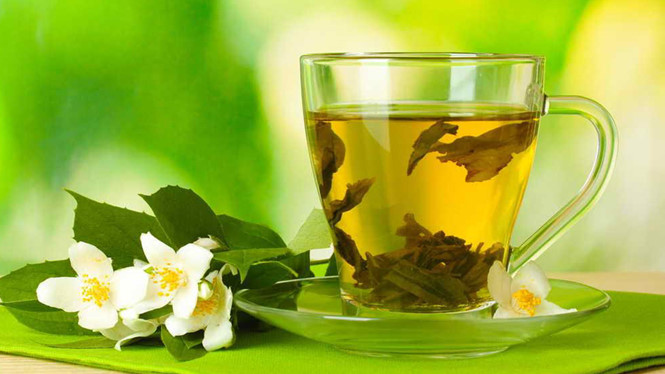 Kh&ocirc;ng lo thấp khớp nhờ uống tr&agrave; xanh mỗi ng&agrave;y