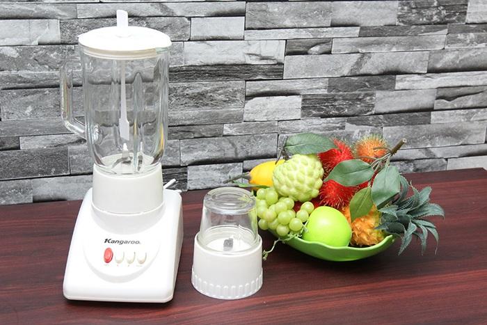 M&aacute;y xay sinh tố Kangaroo KG 302 c&oacute; kiểu d&aacute;ng ấn tượng
