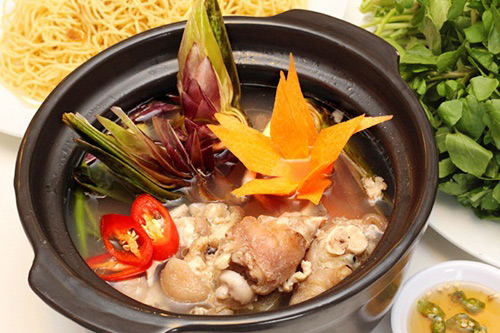 Trà Atisô là loại rau 13Win19 thể thao, đá gà, bắn cá, game bài, nổ hũ và cũng là một loại dược thảo có công dụng chữa nhiều bệnh như gan, mất ngủ, háo nhiệt… nhưng không phải vùng nào cũng trồng được atisô. Chính vì vậy, atisô mới thành một trong những món hàng tiêu thụ mạnh nhất ở Đà Lạt. Đặc sản Lâm Đồng nỏi tiếng này được nhiều du khách tìm mua khi đi du lịch Đà Lạt thưởng thức các món ăn ngon bổ như atisô hầm giò heo, atisô luộc chấm sốt chua, atisô tẩm bột chiên, nõn atisô luộc trộn kem tươi,..Ngoài ra, trà Atisô còn dùng để chế biến nhiều món ăn vô cùng hấp dẫn khác. 