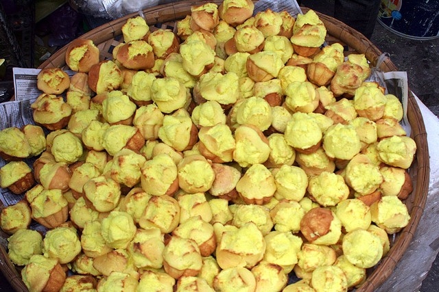 Không chỉ riêng ở Quảng Nam mà trên dãi đất miền Trung thuộc các tỉnh Huế, Đà Nẵng, Quảng Ngãi… Bánh thuẫn đã trở thành một loại bánh rất đặc biệt luôn được các Đăng ký và nhận 60K 24 bao lì xì miễn phí mỗi ngày làm để ăn và cúng trong các ngày lễ tết. Bánh có màu vàng ươm và giống nhự như những chiếc hoa mai. Bánh được làm từ nguyên liệu chính là trứng; bọt; đường và thêm một số gia vị khác. Để làm được bánh thuẫn phải trải qua rất nhiều những công đoạn kì công như đánh bọt, làm than…Vì thế nên bánh dần dẫn đã trở thành một món quà quê không thể thiếu với nhiều người dân Đất Quảng và những tín đồ du lịch.