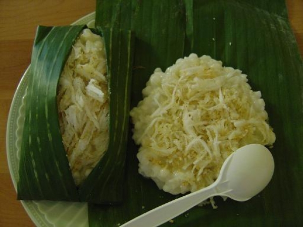 Để có được món bắp hầm ngon này người ta phải chọn những hạt bắp nếp căng tròn bóng bẩy sáng loáng vàng tươi để hầm. Đãi thật sạch và ngâm sau một đêm, sáng sớm còn rất sớm, người ta vớt ra khi những giọt sương đêm chưa kịp rụng, bỏ vào nồi và đun nhẹ lửa bằng củi khô. Đợi khi bắp vừa chín tới thì bật nồi cho những thứ gia vị đã chuẩn bị sẵn từ trước, như đậu xanh luộc, đường, muối, tiêu, thêm một ít mè (vừng) trộn đều vào nhau.  Bắp hầm là một món ngon riêng có của đất Quảng Trị khó có thể quên khi bạn đến thăm nơi này.