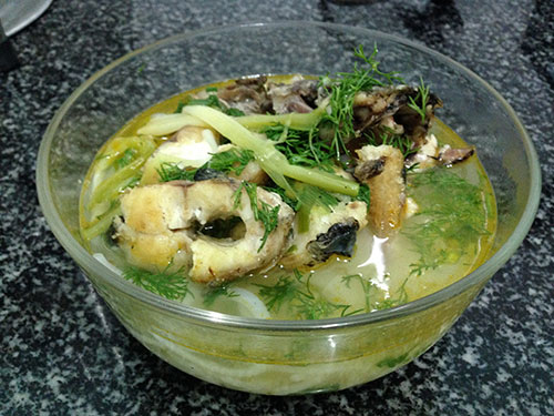 Cùng với cháo bột Kẻ Diên, bánh ướt Phương Lang, mắm đam Trà Trì, canh ám làng Lam luôn là một trong những đặc sản ẩm thực của quê hương Hải Lăng (Quảng Trị).  Canh ám được nấu từ 2 loại 13Win OKVIP Cá cược bóng đá chính đó là: cá lóc còn gọi là cá tràu) và rau Sông. Muốn nấu canh ngon thì cá lóc phải là cá lóc đồng, nếu cá có trứng là càng tuyệt vời. Còn rau sông thì phải vừa hái từ trên cây xuống và rửa sạch.  Khi thưởng thức nước canh rau sông vừa béo, vừa có vị chua nhạt, vị chát. Nhiều người ăn chỉ cần chan nước canh này với cơm trắng thôi cũng thấy rất ngon rồi. Người ta thường ăn canh rau sông kèm với rau sống. Món ăn này được người Quảng Trị dùng trong các bữa ăn hàng ngày, các ngày giỗ, tết.