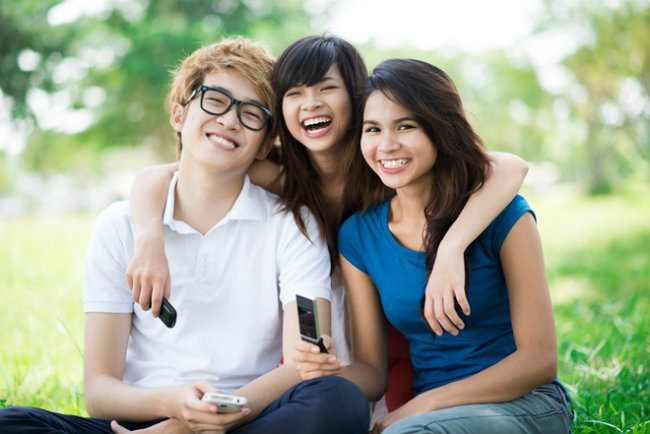 Những người bạn mới: Chúng ta sẽ dễ dàng hỏi đường khi du lịch một mình hơn là đi với một nhóm bạn. du lịch một mình dễ tiếp cận và đơn giản hơn. Du khách không chỉ cảm thấy thoải mái khi làm quen và thực sự dễ dàng để bắt đầu một cuộc trò chuyện. 
