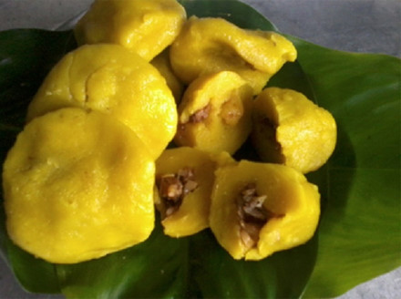 Bánh nghệ Thái Bình được làm từ gạo tẻ nên ăn không ngán và không lo sợ béo phì hay tăng cân. Với màu vàng nghệ đẹp mắt, thơm bùi lại được kết hợp với nghệ nên rất giàu giá trị và tốt cho 13Win19 ưu đãi hấp dẫn.  Bánh nghệ ăn ngon nhất khi còn nóng, nếu nguội hương vị sẽ không được hấp dẫn.