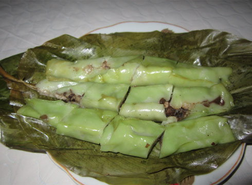 Bánh răng bừa là loại bánh có ở nhiều nơi với tên gọi bánh tẻ, bánh giò, bánh lá, còn người Thanh Hóa gọi là bánh răng bừa vì có hình dạng giống một nông cụ quen thuộc của nhà nông. Chiếc bánh răng bừa nhỏ xinh nhưng mang đậm hồn quê bình dị là thứ quà sáng yêu thích của nhiều người. Bánh được gói bằng lá dong hoặc lá chuối, nhân bánh gồm thịt ba chỉ, mộc nhĩ, hạt tiêu và hành khô băm nhỏ đã xào qua. Khi mới luộc xong, chiếc bánh bốc khói nghi ngút, dậy mùi thơm của hành mỡ, ăn vào thấy mềm và rất vừa miệng. Còn khi để nguội, ăn sần sật cũng ngon không kém phần.