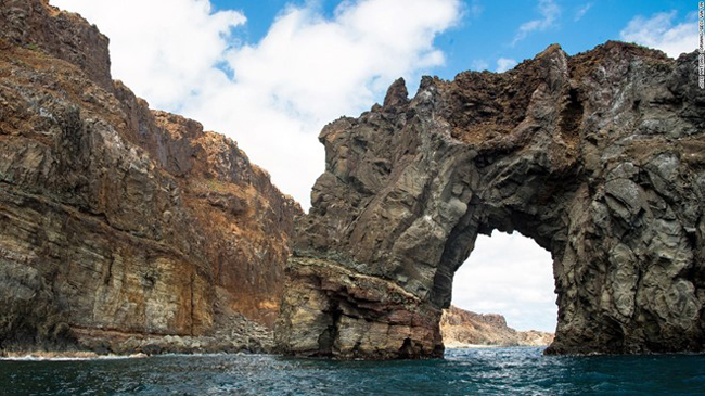 Quần đảo Revillagigedo, Mexico: Quần đảo này là một phần của dãy núi chìm dưới biển, với 4 đảo Socorro, San Benedicto, Roca Partida và Clarión. Đây là nơi sinh sống của các loài chim biển và động vật hoang dã. 