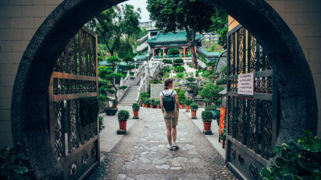 Hồng Kông: Hồng Kông được cho rằng là thành phố đắt đỏ nhất  với du khách người nước ngoài trong năm 2016. Một tách cà phê ở đây có giá  lên tới 7,80 $, do đó hãy chắc chắn rằng bạn biết điểm đến trong chuyến đi của bạn.