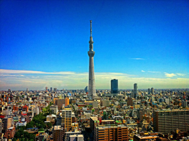 Tokyo, Nhật Bản: Mọi con mắt đang dồn đến Tokyo, thành phố chuẩn bị đăng cai Thế vận hội Olympic 2020. Nhưng nếu bạn muốn sống hay du lịch ở đây, bạn có thể phải xem xét lại bởi nó được mệnh danh là “thành phố đắt đỏ nhất thế giới”. 