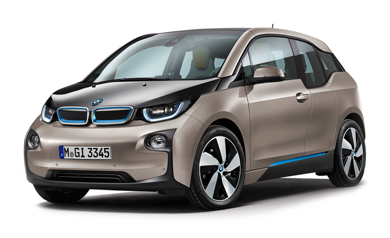 5. BMW i3 REx. Chỉ cần 1 gallon (3,7 lít) trong chế độ điện, xe đã đi được quãng đường 88 dặm (141,6 km). Trong khi đó chạy riêng chế độ xăng cũng có kết quả ấn tượng với 125,5 km/3,7 lít, thậm chí trong đường tốt ở thành phố, xe còn chạy được 156 km/3,7 lít.