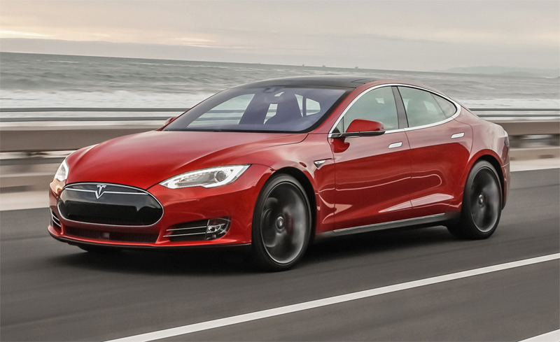4. Tesla Model S 2015. Đây là mẫu sedan nằm trong danh sách 10 mẫu xe có mức tiêu hao nhiên liệu thấp nhất. Với mức tiêu hao 2.48L/100km khi di chuyển trong thành phố và 2.22L/100km khi di chuyển ngoài đường cao tốc Tesla Model S 2015 khiến nhiều đối thủ khác phải kinh ngạc. Nếu bạn đang tìm kiếm mẫu sedan tiết kiệm nhiên liệu thì đây là mẫu xe đáng để lựa chọn trong thời điểm hiện nay.