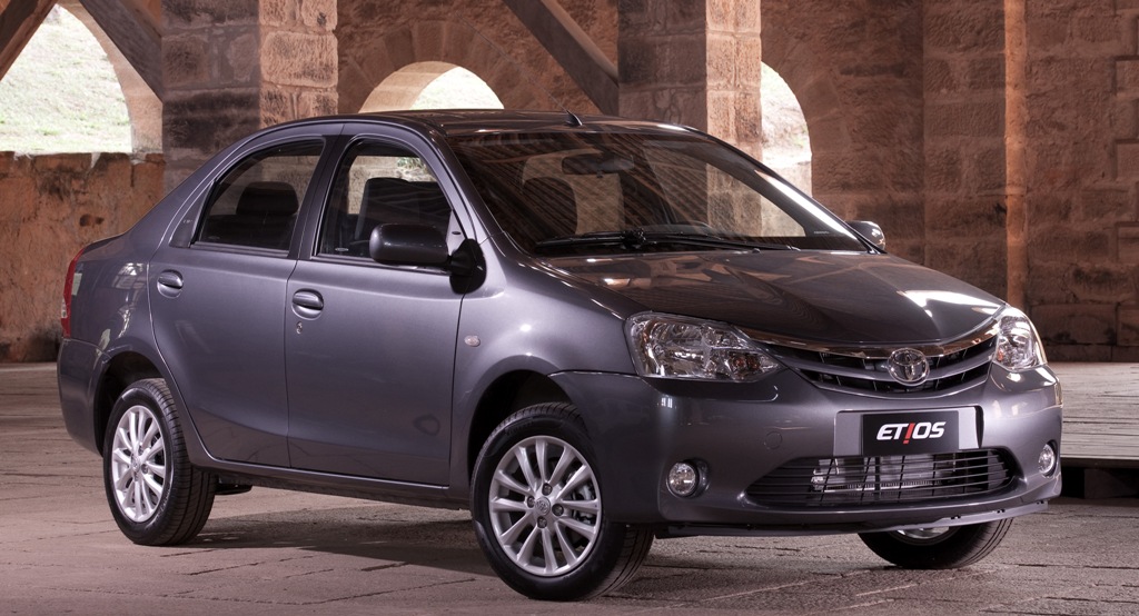 Hai mẫu &ocirc; t&ocirc; gi&aacute; rẻ với độ an to&agrave;n cao, Etios Liva v&agrave; Etios sedan của Toyota