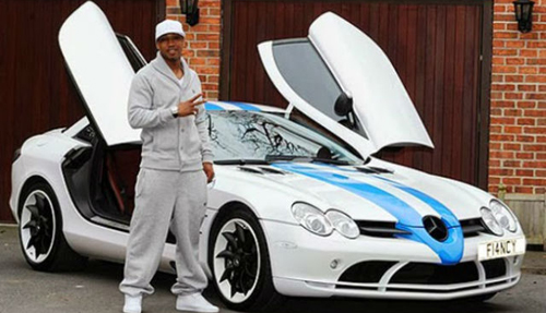 El Hadji Diouf sở hữu si&ecirc;u xe Mercedes SLR Mclaren ph&ugrave; hợp với c&aacute; t&iacute;nh của m&igrave;nh