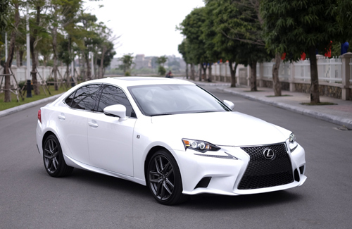 Thiết kế thể thao mạnh mẽ, nội thất tiện nghi l&agrave; điểm nổi bật của si&ecirc;u xe Lexus IS250 F-Sport 2014
