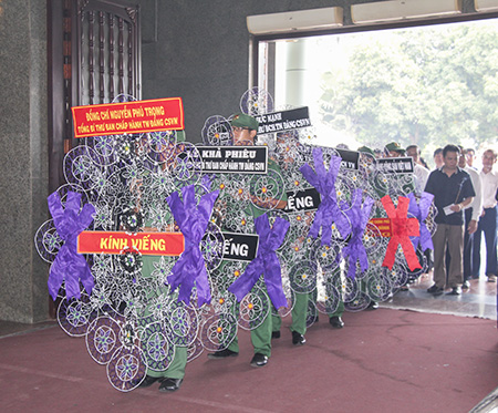 Nhiều lãnh đạo cấp cao, trong đó có các lãnh đạo cấp cao của Đảng, Nhà nước, Quốc hội đã gửi vòng hoa đến viếng, chia buồn cùng Đăng ký và nhận 60K 24 bao lì xì miễn phí mỗi ngày bà Võ Thị Thắng