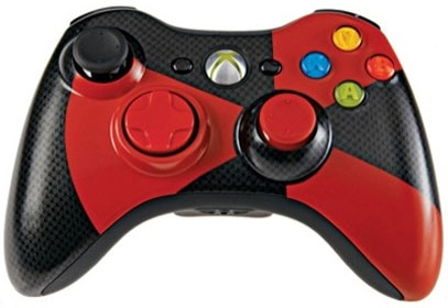 Đặc biệt, Xbox 360 với thiết kế tiện dụng nhỏ gọn khiến cho các game thủ chơi với cảm giác hoàn toàn thoải mái. Hiện nay, Xbox 360 được bày bán trên thị trường với 2 phiên bản có dây và kết nối USB không dây. Cả 2 phiên bản có dây và không dây đều sở hữu hệ thống truyền rung động nhiều cấp độ thông minh, thiết kế các phím bấm mềm mại, hợp lý của Xbox360 mang lại cho các game thủ những cảm giác chân thực nhất về game mà họ chơi, đảm bảo tập trung vào chơi trò chơi mọi lúc.