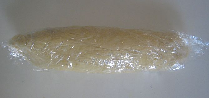 Nhào bột làm bánh trung thu