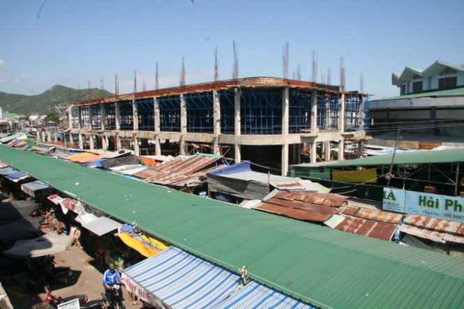 Để giữ chợ Đầm, Nha Trang, nhiều tiểu thương đ&atilde; đồng loạt đ&oacute;ng cửa sạp