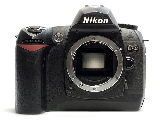 M&aacute;y ảnh DSLR gi&aacute; rẻ đ&aacute;ng mua nhất Nikon D70s được trang bị chip xử l&yacute; h&igrave;nh ảnh cao cấp gi&uacute;p t&aacute;i tạo m&agrave;u sắc sắc n&eacute;t, cho h&igrave;nh ảnh đẹp
