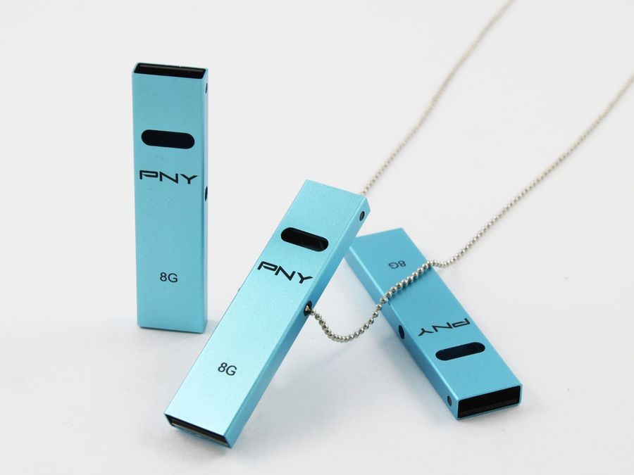 Mẫu USB gi&aacute; rẻ PNY Attache Whistle 8GB c&oacute; thiết kế độc đ&aacute;o tr&ocirc;ng giống một chiếc c&ograve;i hu&yacute;t s&aacute;o